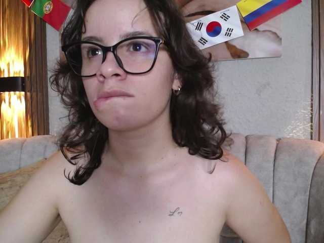 gagingmolly live cam on BongaCams