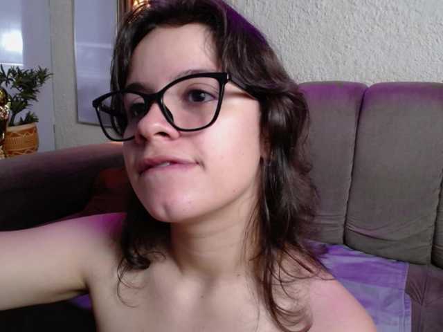 gagingmolly live cam on BongaCams