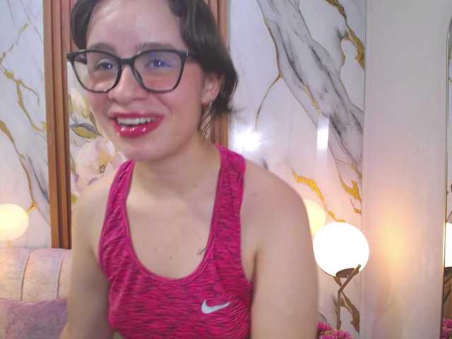 gagingmolly live cam on BongaCams