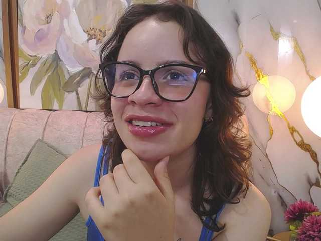gagingmolly live cam on BongaCams