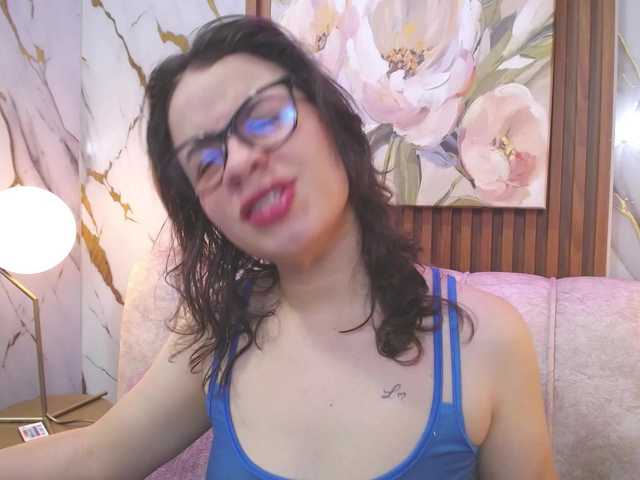 gagingmolly live cam on BongaCams