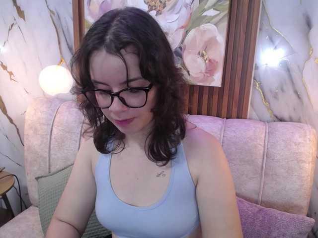 gagingmolly live cam on BongaCams