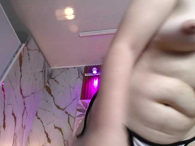 gagingmolly live cam on BongaCams