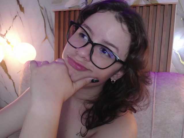 gagingmolly live cam on BongaCams