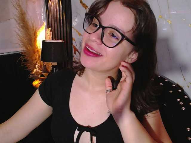 gagingmolly live cam on BongaCams