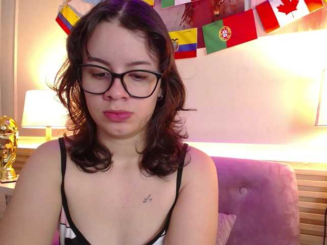 gagingmolly live cam on BongaCams