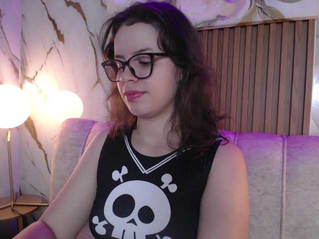 gagingmolly live cam on BongaCams