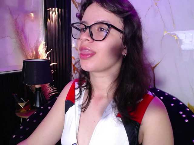 gagingmolly live cam on BongaCams