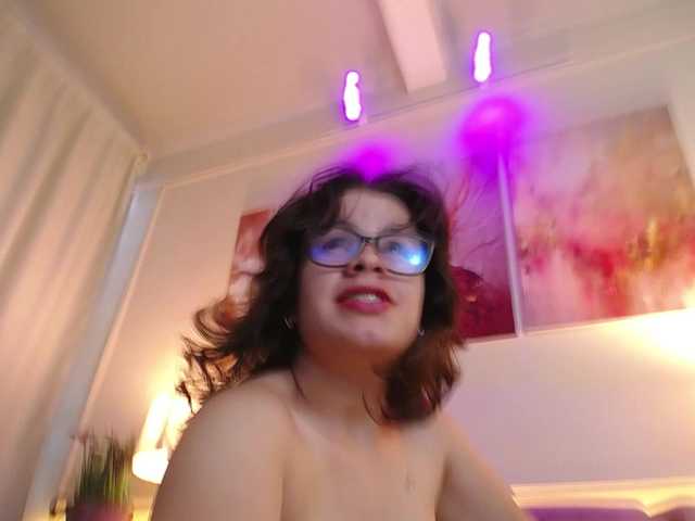 gagingmolly live cam on BongaCams