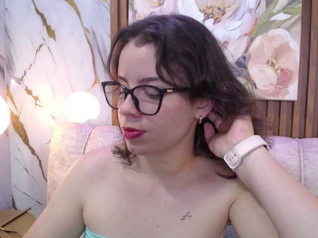 gagingmolly live cam on BongaCams