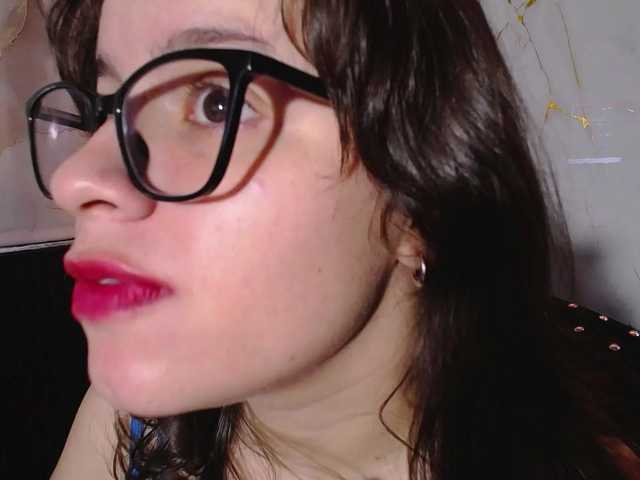 gagingmolly live cam on BongaCams