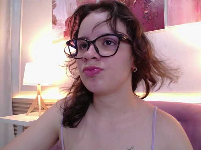 gagingmolly live cam on BongaCams