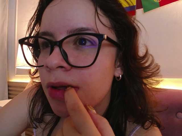 gagingmolly live cam on BongaCams