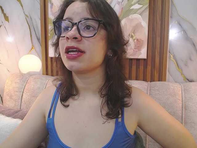 gagingmolly live cam on BongaCams