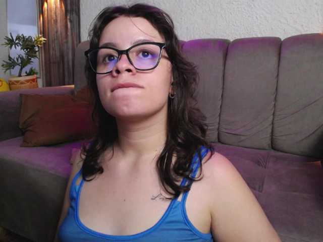 gagingmolly live cam on BongaCams
