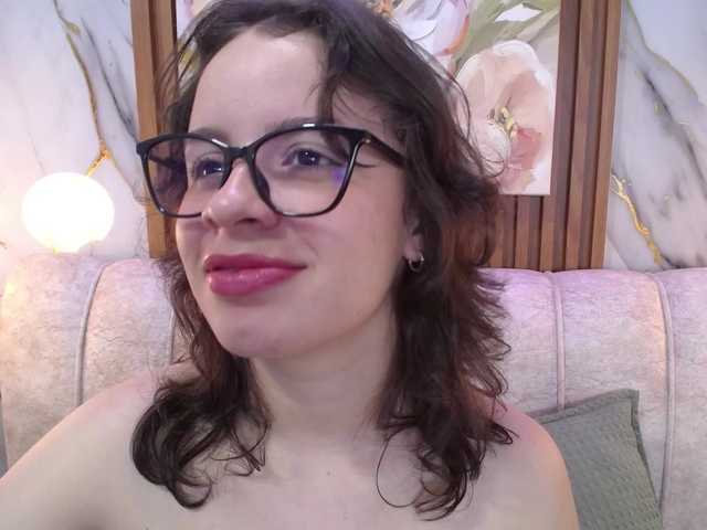 gagingmolly live cam on BongaCams