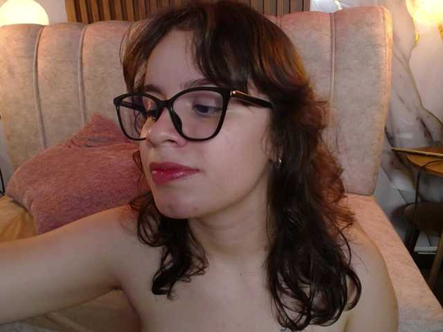 gagingmolly live cam on BongaCams