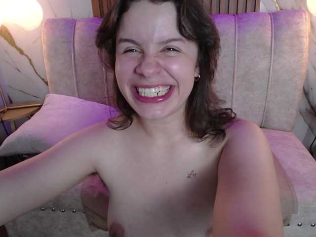 gagingmolly live cam on BongaCams