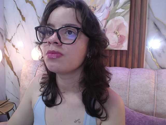 gagingmolly live cam on BongaCams