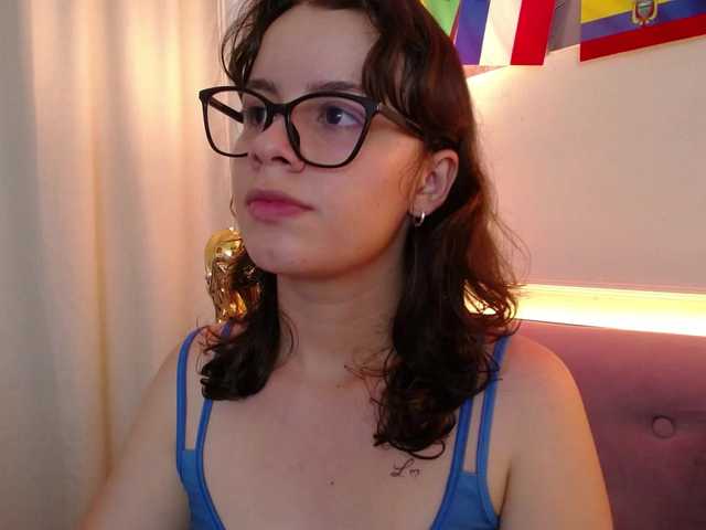 gagingmolly live cam on BongaCams