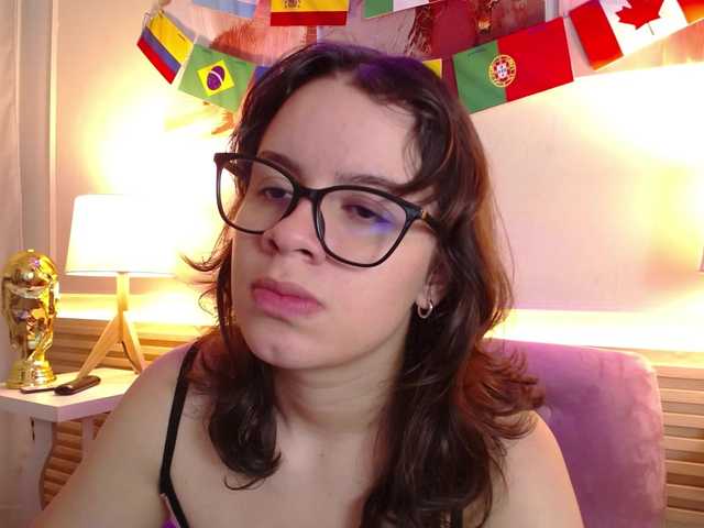 gagingmolly live cam on BongaCams