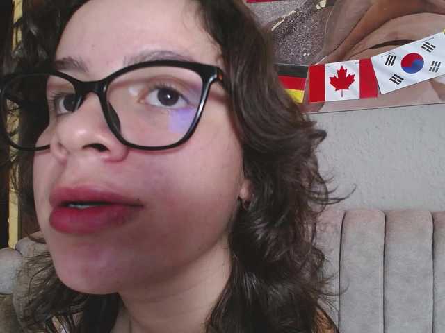 gagingmolly live cam on BongaCams