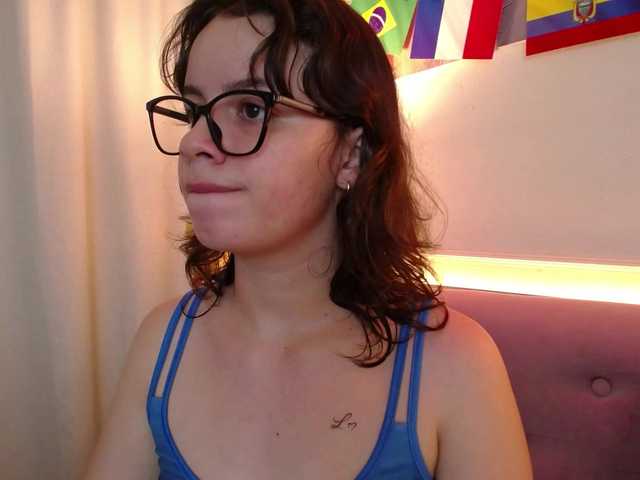 gagingmolly live cam on BongaCams