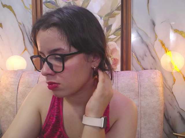 gagingmolly live cam on BongaCams