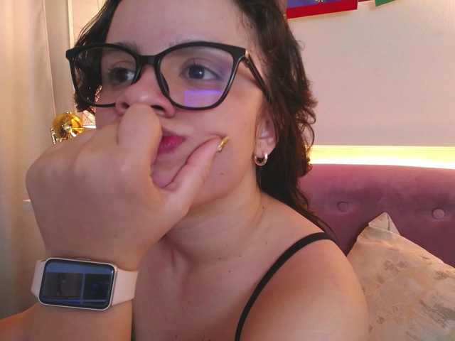 gagingmolly live cam on BongaCams