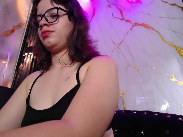 gagingmolly live cam on BongaCams