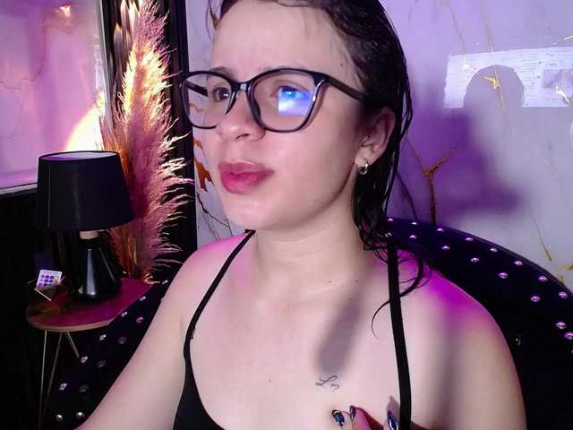 gagingmolly live cam on BongaCams