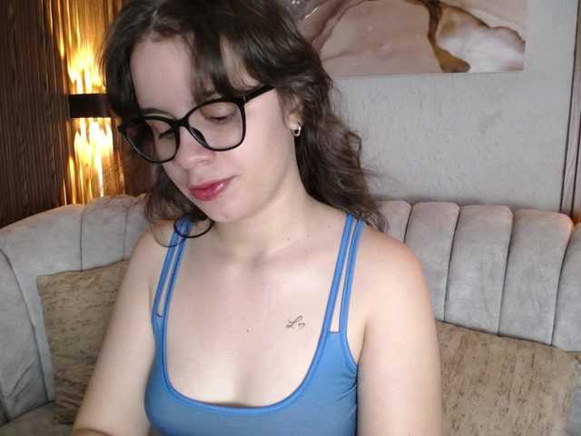 gagingmolly live cam on BongaCams