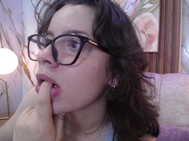 gagingmolly live cam on BongaCams