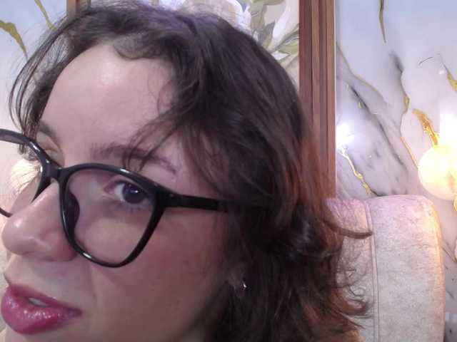 gagingmolly live cam on BongaCams