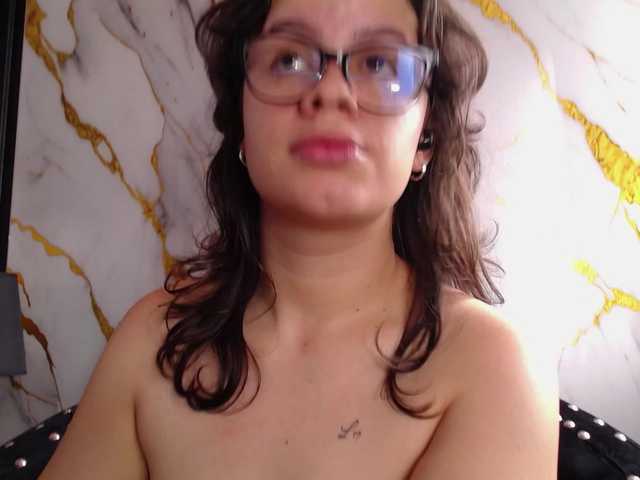 gagingmolly live cam on BongaCams