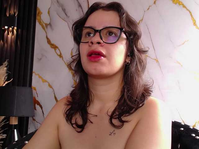 gagingmolly live cam on BongaCams