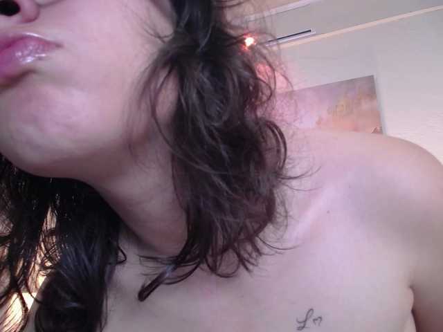gagingmolly live cam on BongaCams