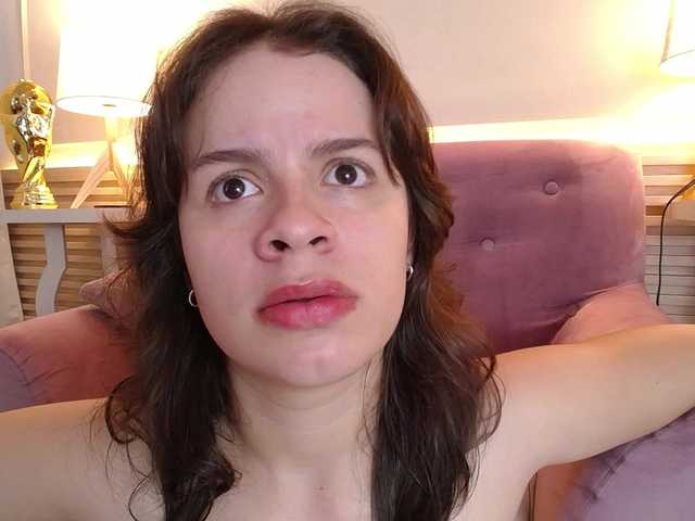 gagingmolly live cam on BongaCams