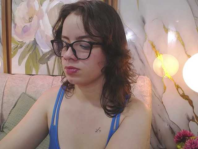 gagingmolly live cam on BongaCams