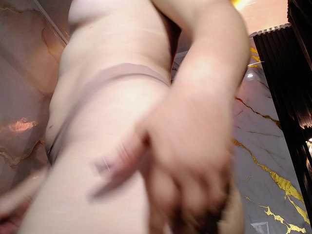 gagingmolly live cam on BongaCams