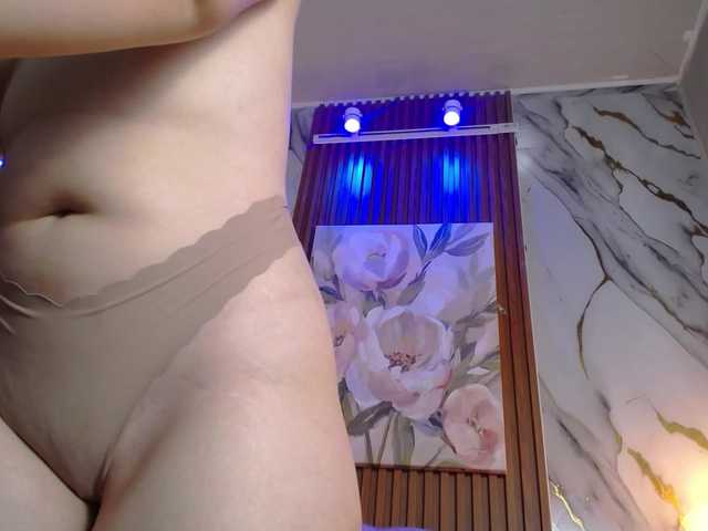 gagingmolly live cam on BongaCams