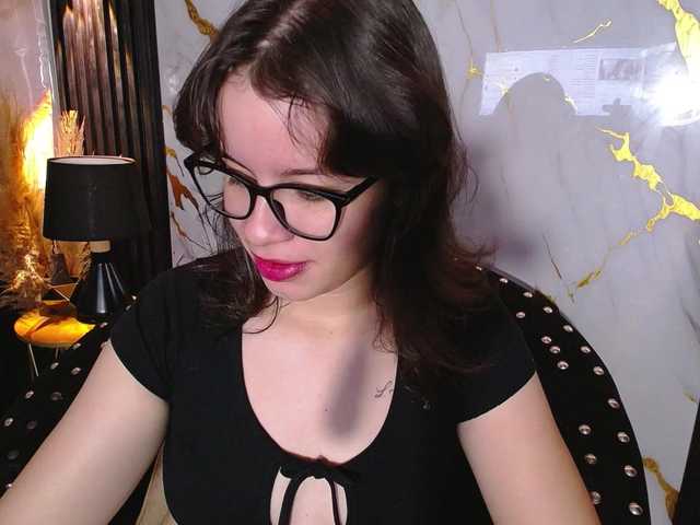 gagingmolly live cam on BongaCams