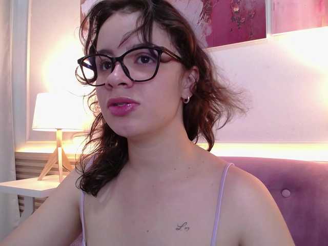 gagingmolly live cam on BongaCams