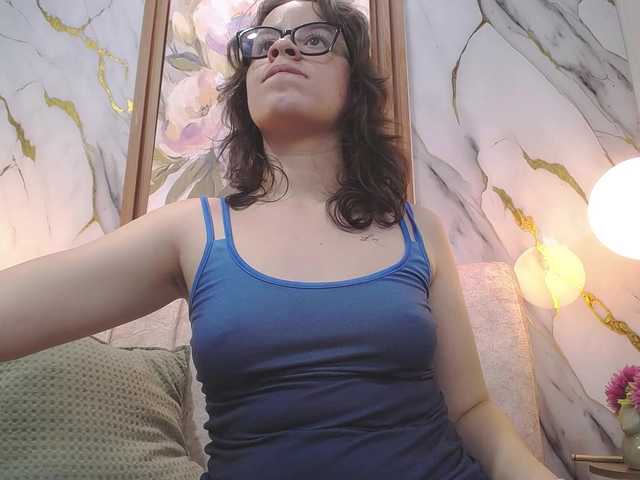 gagingmolly live cam on BongaCams