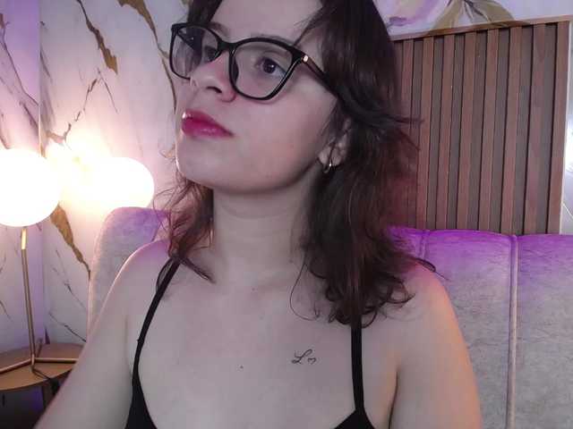 gagingmolly live cam on BongaCams
