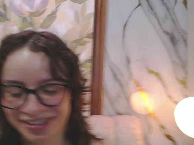 Modelo: gagingmolly