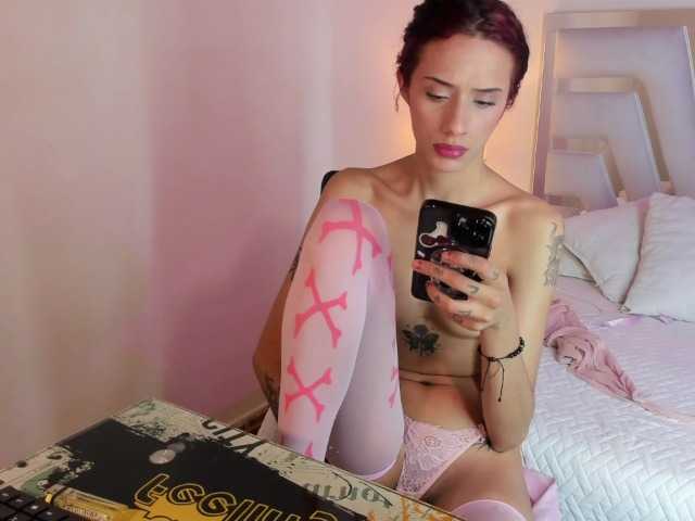 Chica-cereza live cam on BongaCams