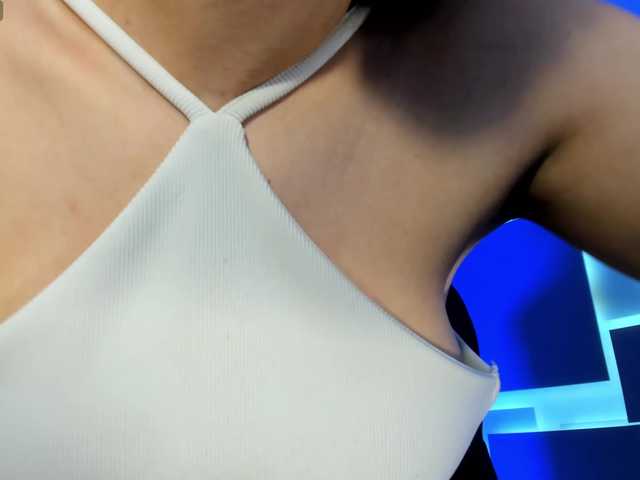 BellaStorm1 live cam on BongaCams