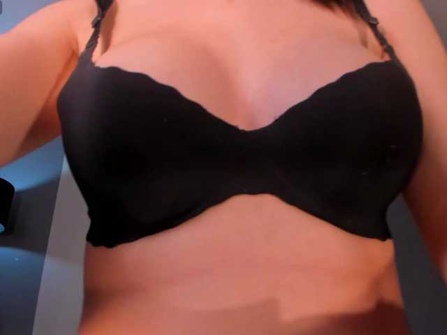 BellaStorm1 live cam on BongaCams