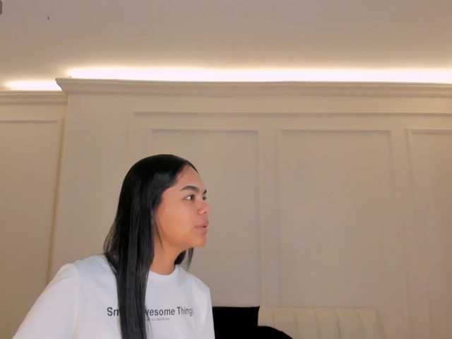 le modèle SaphiraJames est en webcam porno dans un show sur le site bongacams, il possède les tags suivants: Latino/Hispanic,Brunette,Shaved